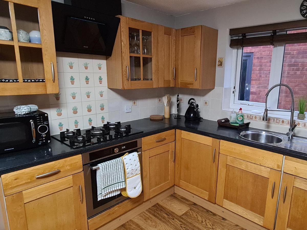 Spacious, 5 Bed House For 9 In Chester Esterno foto