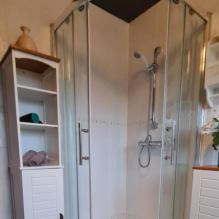 Spacious, 5 Bed House For 9 In Chester Esterno foto