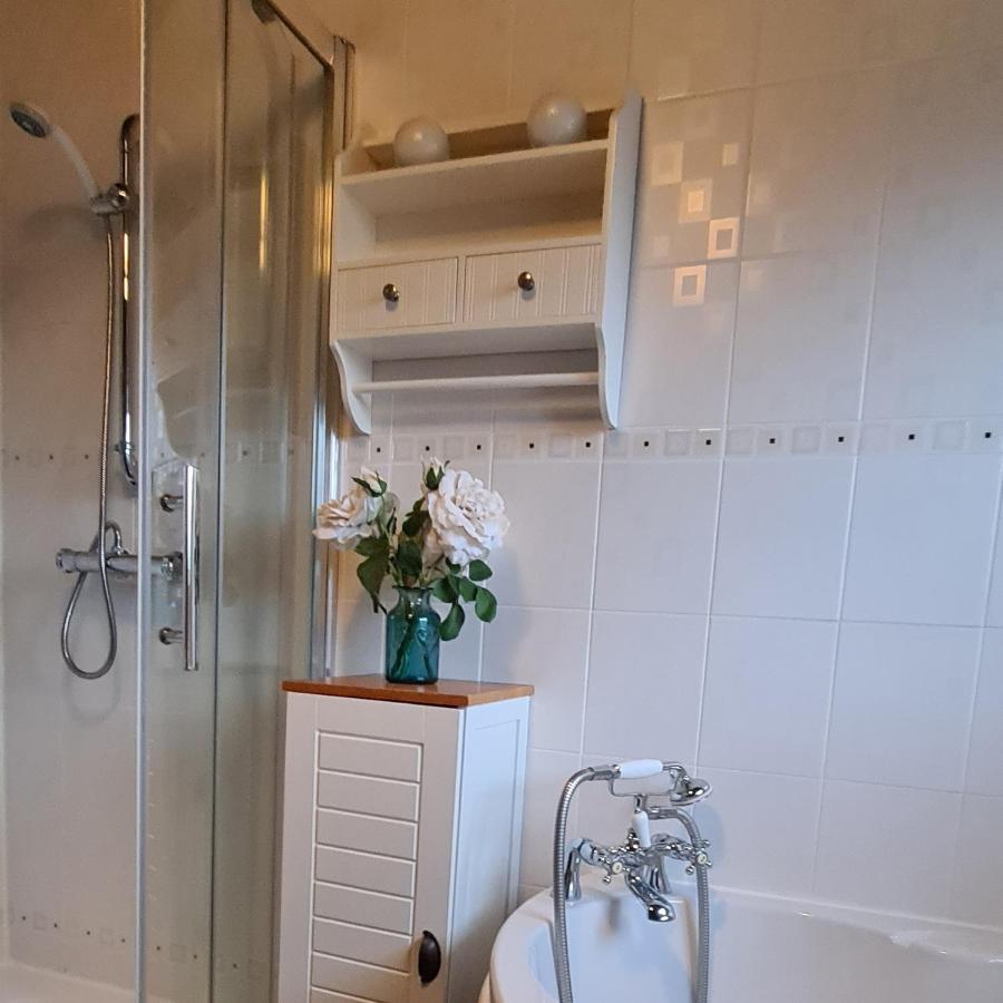 Spacious, 5 Bed House For 9 In Chester Esterno foto